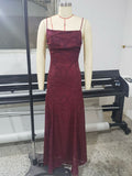 Elegante vestido de noche de encaje con espalda descubierta