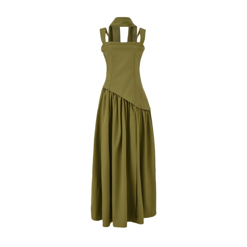 Vestido largo plisado con cintura ajustada