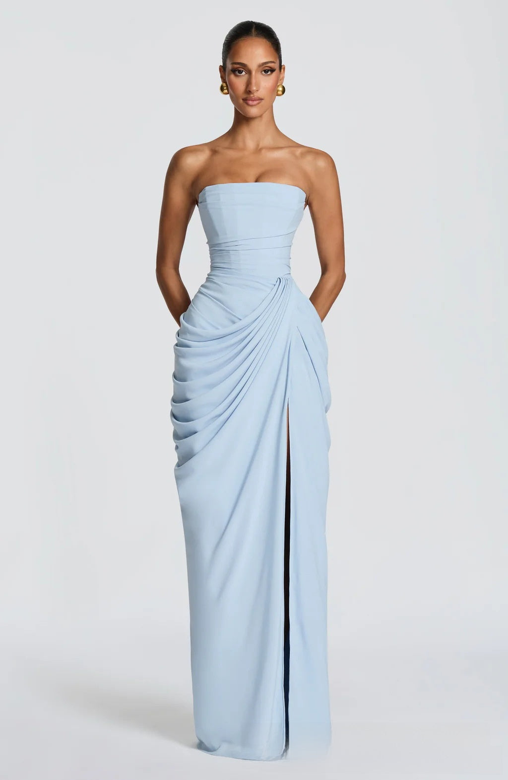 Elegante vestido de noche de un solo hombro