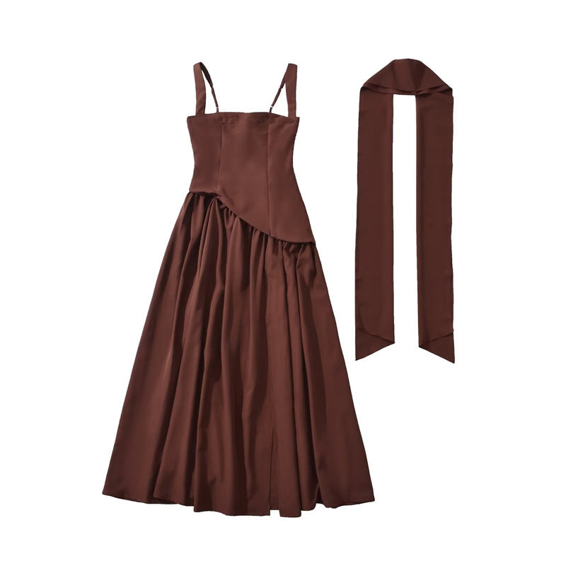 Vestido largo plisado con cintura ajustada