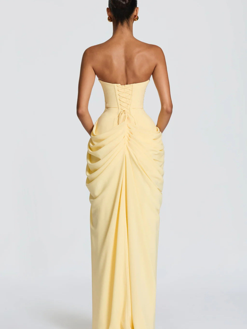 Elegante vestido de noche de un solo hombro