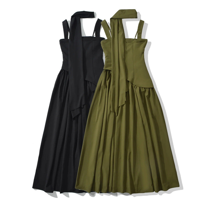 Vestido largo plisado con cintura ajustada