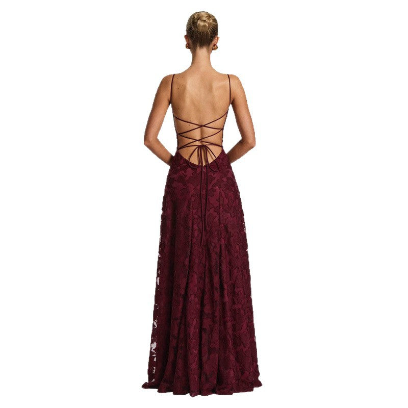 Elegante vestido de noche de encaje con espalda descubierta
