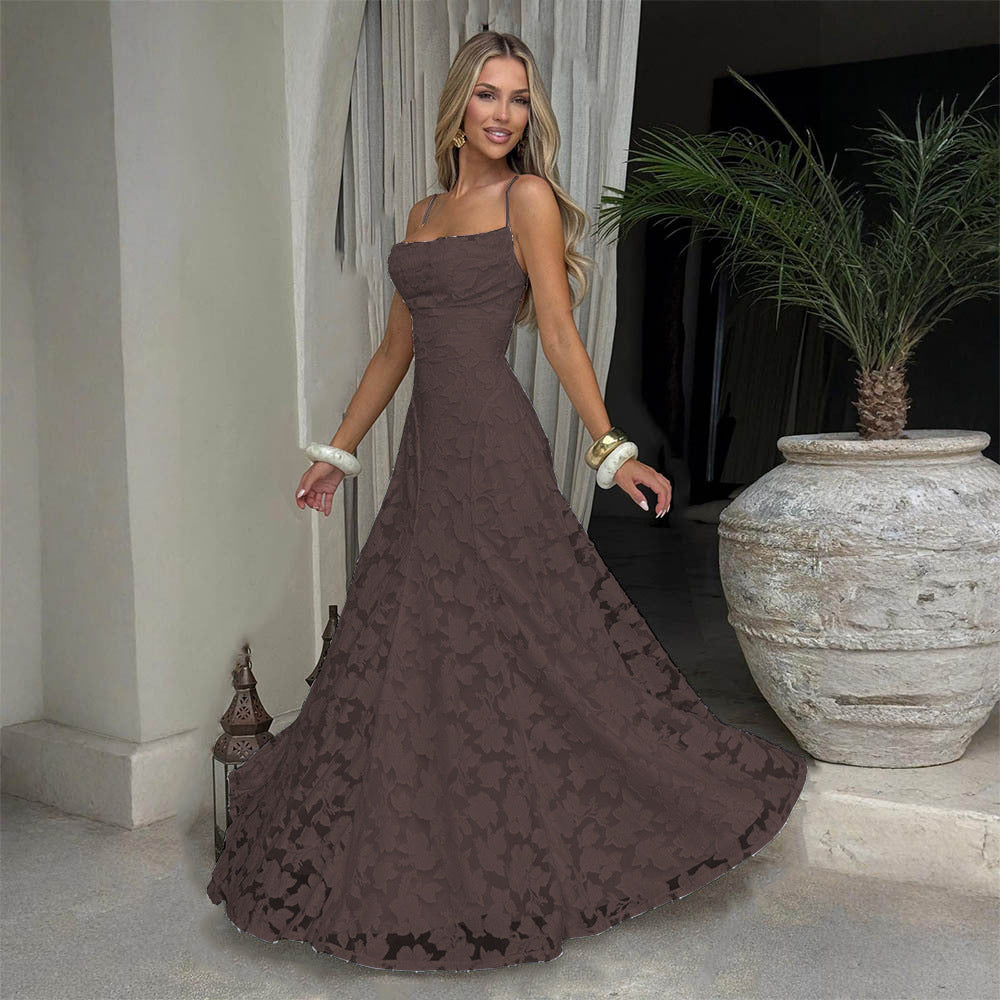 Elegante vestido de noche de encaje con espalda descubierta