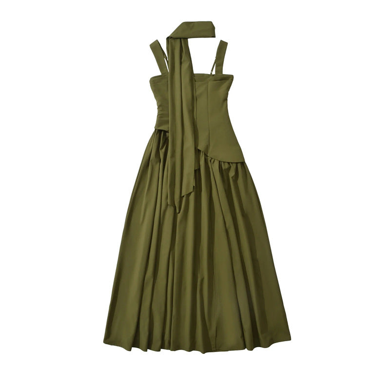 Vestido largo plisado con cintura ajustada