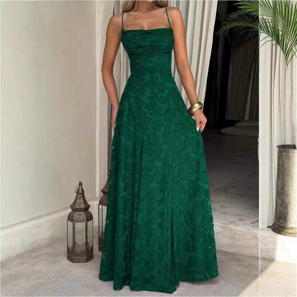 Elegante vestido de noche de encaje con espalda descubierta