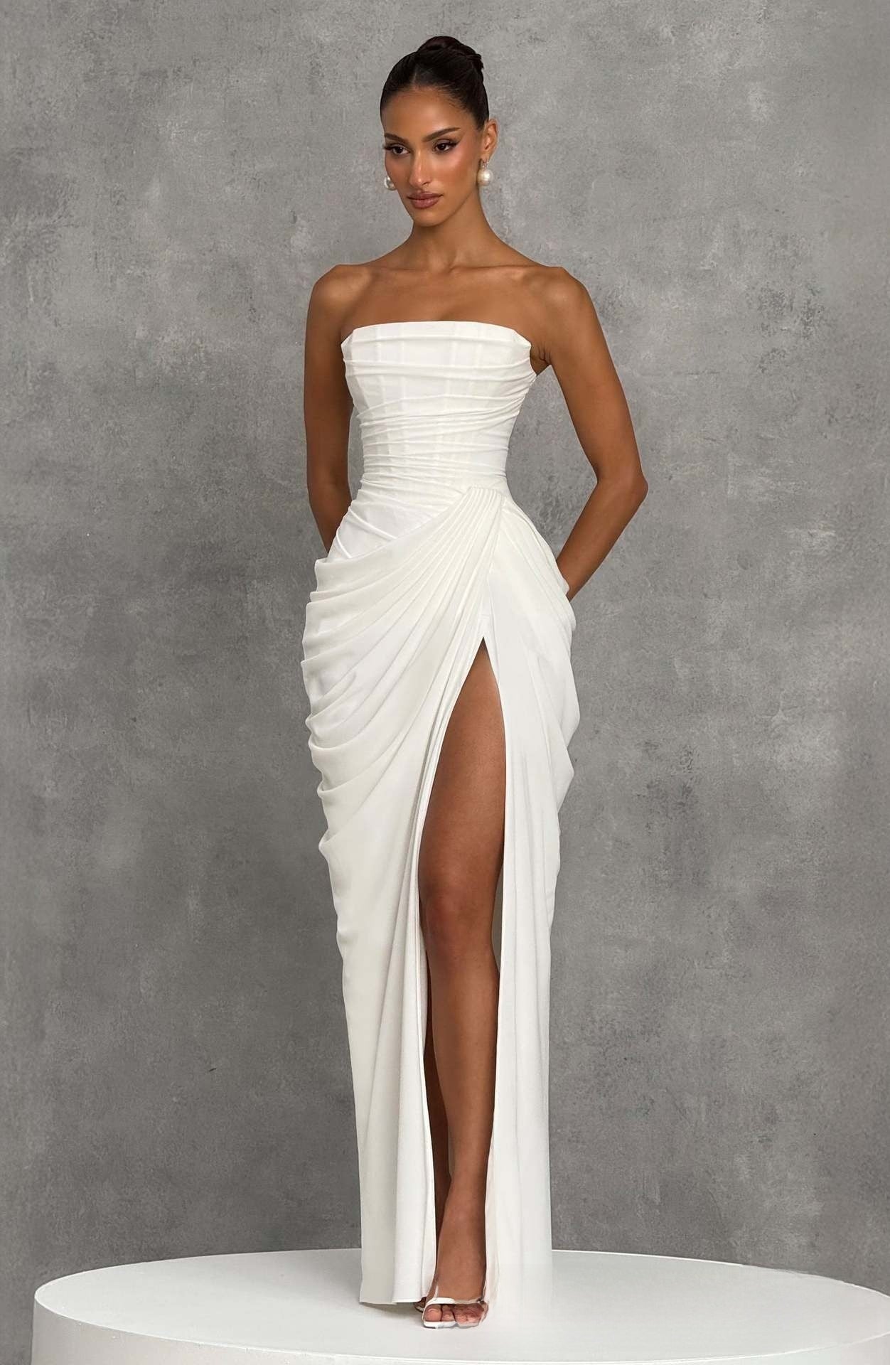 Elegante vestido de noche de un solo hombro