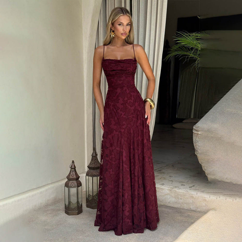 Elegante vestido de noche de encaje con espalda descubierta