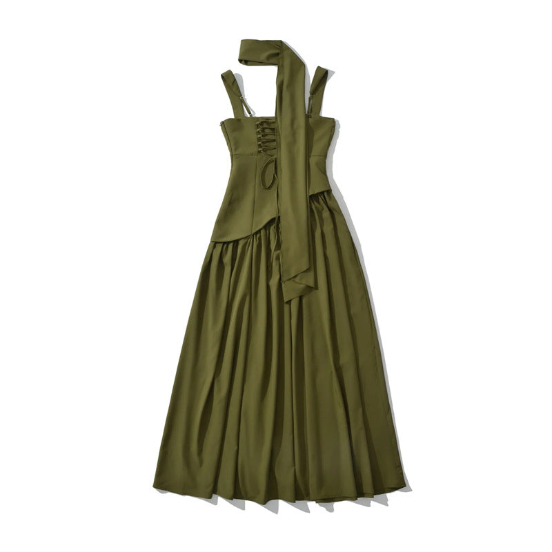 Vestido largo plisado con cintura ajustada